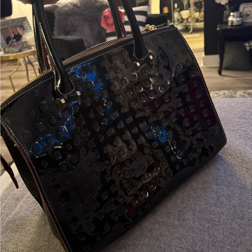 Arcadia Elegant Patent Leather Black Handbag. Stylish, simply stunning! - Picture 4 of 9